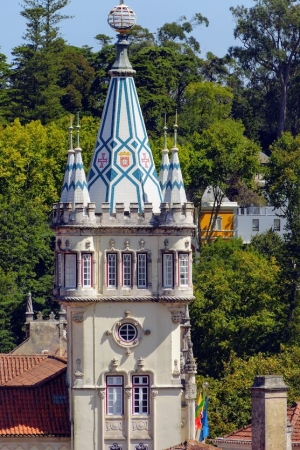 Zdjęcie z Portugalii - wieża budynku Camara Municipal de Sintra zawiera elementy stylu neomanuelińskiego