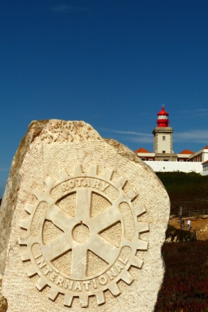 Zdjęcie z Portugalii - hen w oddali zabytkowa, XIX wieczna latarnia morska