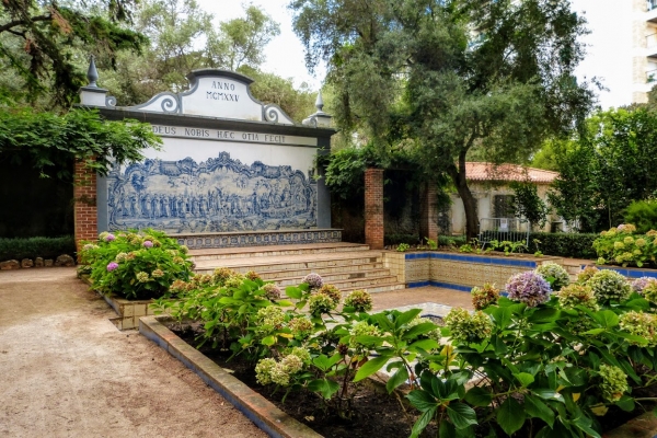 Zdjęcie z Portugalii - piękna pałacowa fontanna w płyteczkach azulejos