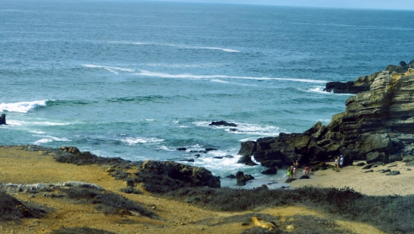Zdjęcie z Portugalii - małe plażyczki w skalnych zatoczkach Guincho...