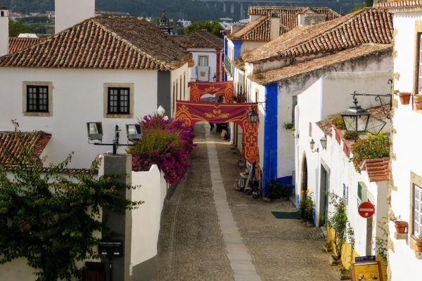 Zdjęcie z Portugalii - i widok z góry na główną uliczkę  Obidos- Rua Direta