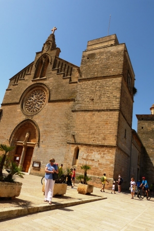 Zdjęcie z Hiszpanii - kościół ten wbudowany jest w mury otaczające miasto
