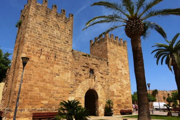 Zdjęcie z Hiszpanii - jedna z dwóch bram miejskich- La Porta Moll (nazywanej także Puerta de Xara)