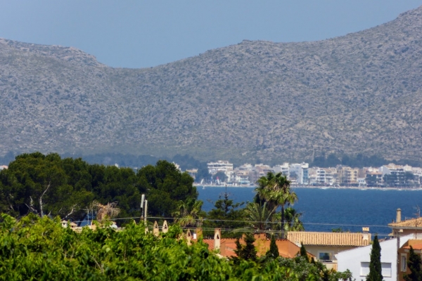 Zdjęcie z Hiszpanii - Port de Alcudia widziany z murów miejskich Alcudii