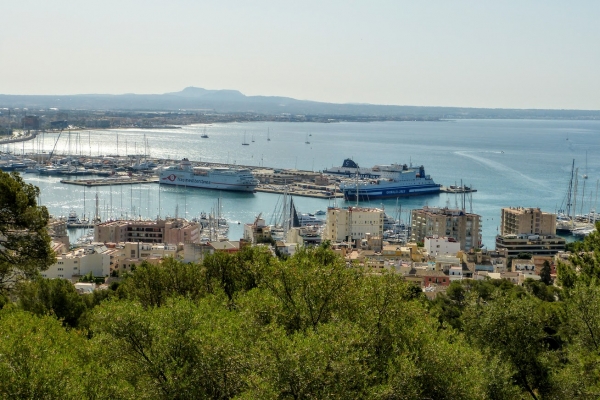 Zdjęcie z Hiszpanii - z innej części wzgórza- ładny widok na port