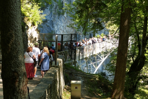 Zdjęcie z Niemiec - wejście na słynny most Marienbrucke, skąd są najładniejsze widoki na zamek