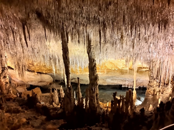 Zdjęcie z Hiszpanii - uroczy świat stalagmitów i stalaktytów