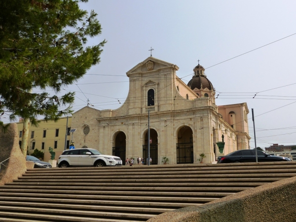 Zdjęcie z Włoch - bazylika Matki Bożej z Bonnaria- patronki Cagliari