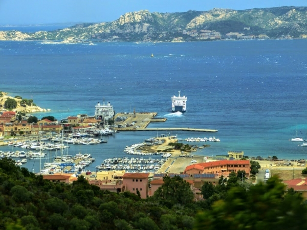 Zdjęcie z Włoch - z Palau płyniemy na wyspę La Maddalena w archipelagu o tej samej nazwie 