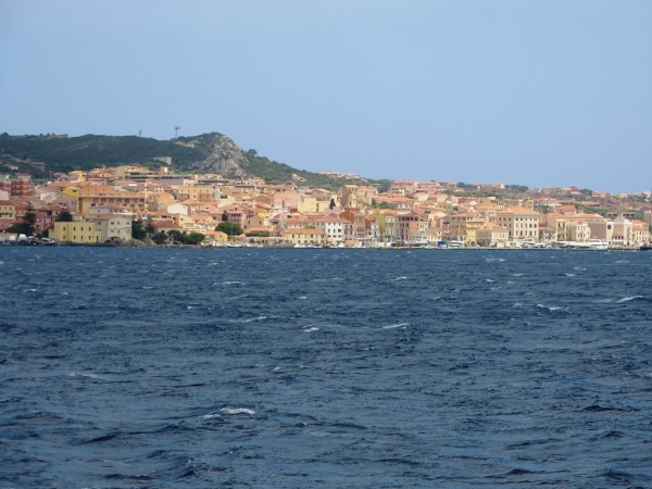 Zdjęcie z Włoch - i przed nami La Maddalena- stolica wyspy La Maddalena :) 