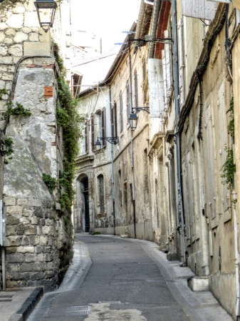 Zdjęcie z Francji - urocze uliczki Arles....