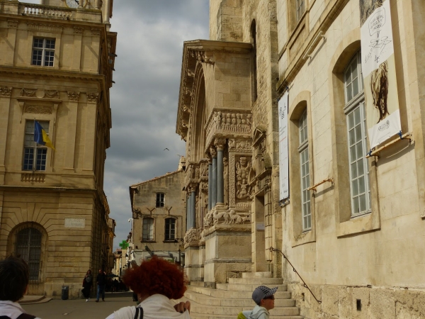 Zdjęcie z Francji - wspaniałym zabytkiem w Arles jest kosciół Saint Trophime