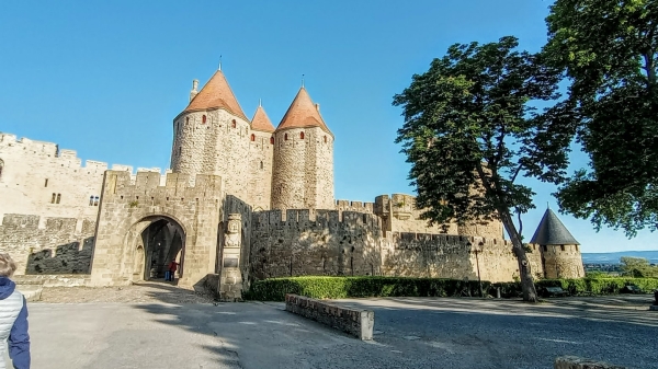 Zdjęcie z Francji - ten ogromny kompleks historyczny przyciąga do Carcassonne  3 miliony turystów rocznie