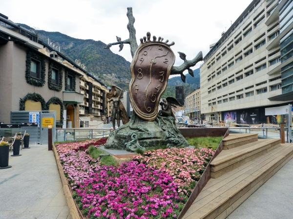 Zdjęcie z Andory - w centrum stolicy stoi najbardziej znana rzeźba w Andorze