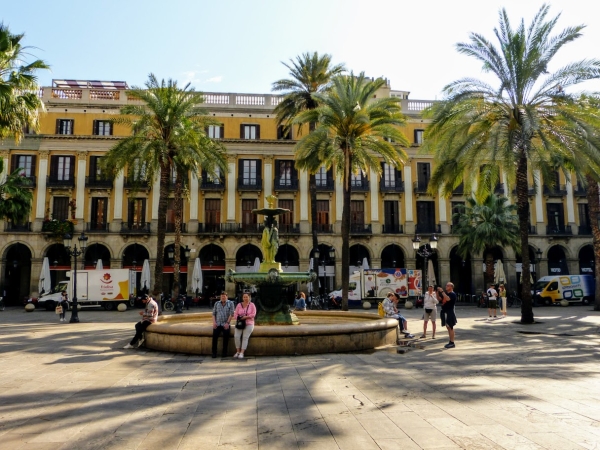 Zdjęcie z Hiszpanii - klimatyczny Placa Reial