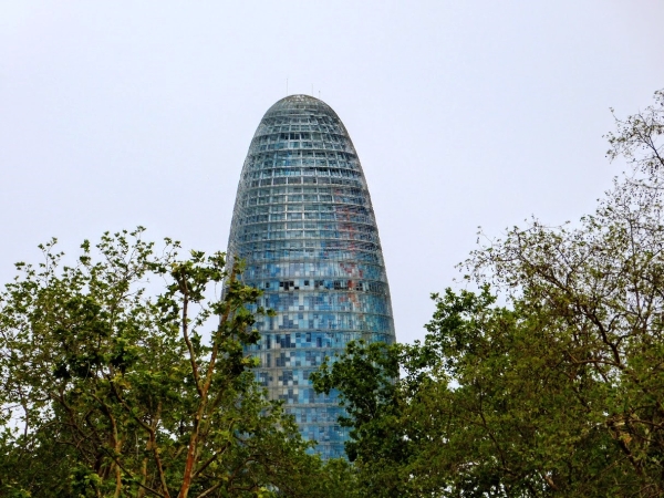 Zdjęcie z Hiszpanii - Torre Glories, budynek -wieża wcześniej znany pod nazwą Torre Agbar; 