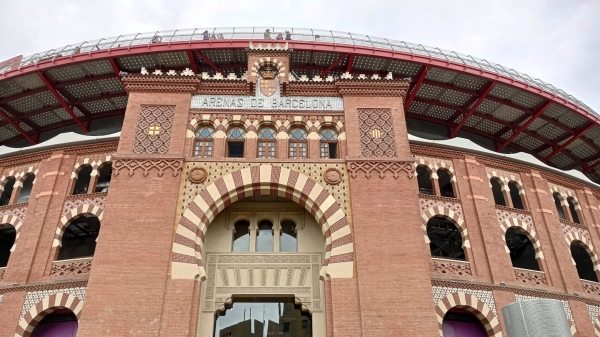 Zdjęcie z Hiszpanii - Arenas de Barcelona - wzniesiona w 1900 roku w stylu mauretańskim 