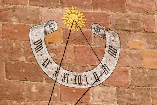 Zdjęcie z Niemiec - w Norymberdze znajdziemy dużo zegarów słonecznych; to stąd wywodzą się nawet 
