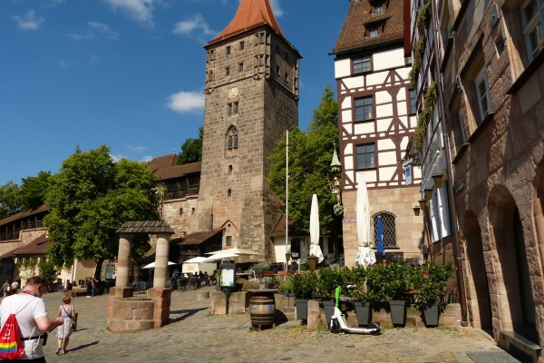 Zdjęcie z Niemiec - Tiergärtnertorplatz - Plac Zwierzyniecki i Dom Piłata z 1489 roku