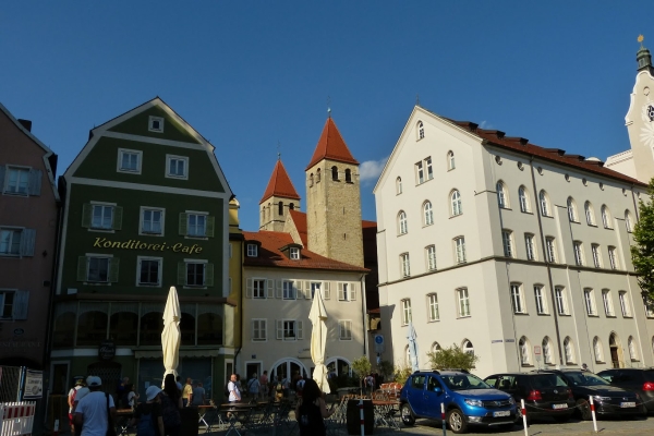 Zdjęcie z Niemiec - tutaj  fragment Placu Alter Kornmarkt, który sądząc po nazwie był starym rynkiem pszenicy 