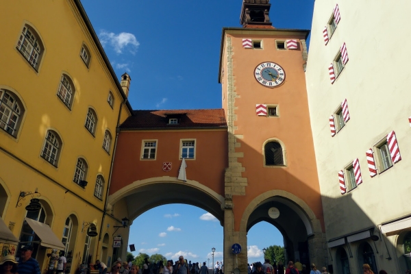 Zdjęcie z Niemiec - na most wchodzi się przez Wieżę Mostową - Brückenturm; jedną z trzech 