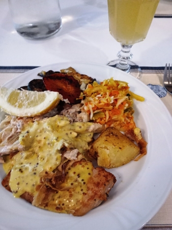 Zdjęcie z Polski - jeszcze służbowy lunch i można się udać na sjestę:)) 