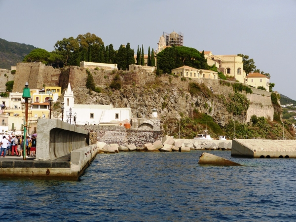 Zdjęcie z Włoch - miło ponownie zobaczyć znajomy widok po 8 latach....; dobijamy do Lipari