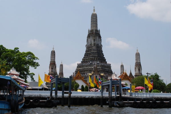 Zdjęcie z Tajlandii - Doplywamy do Wat Arun