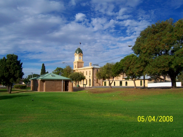 Zdjęcie z Australii - Park i ratusz w Moonta