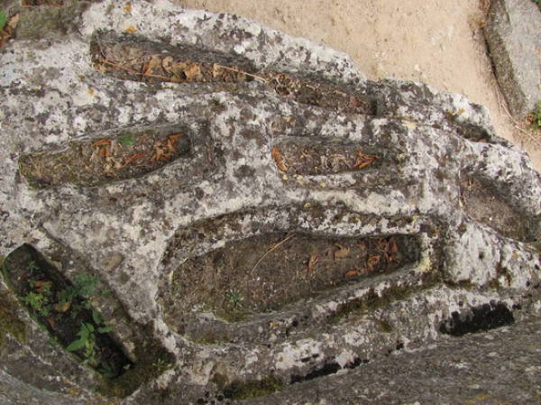 Zdjęcie z Francji - St-Pantaleon - groby.
