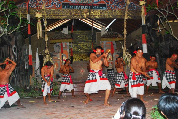 Zdjęcie z Indonezji - Tradycyjny teatr balijski