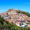 Zdjęcie z Włoch - Castelsardo - panorama miasteczka na wzgórzu 