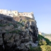 Zdjęcie z Włoch - widać jak wysoko na skale położone jest Castelsadro